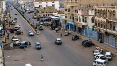 مسلحون يغتالون مواطنًا ونجله داخل سوق في عمران
