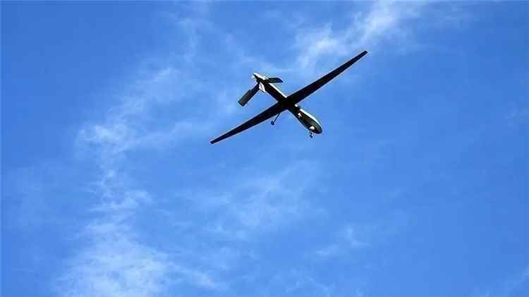 مسيّرات الجيش تستهدف مركز قيادة لجماعة الحوثي في تعز وإحباط محاولة تسلل