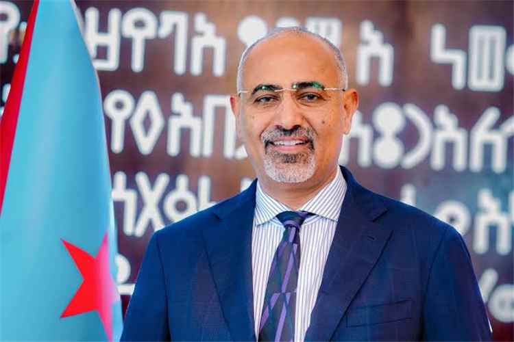 المشهد اليمني - معسكرات جديدة وطائرات مسيّرة.. ما الذي يُحضّره الزبيدي في شرق شبوة؟