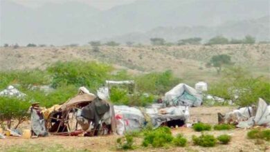 مقتــ ـل شخصين وإصابة آخرين بانفجـ ـــار قنبلة داخل مخيم للنازحين في حجة