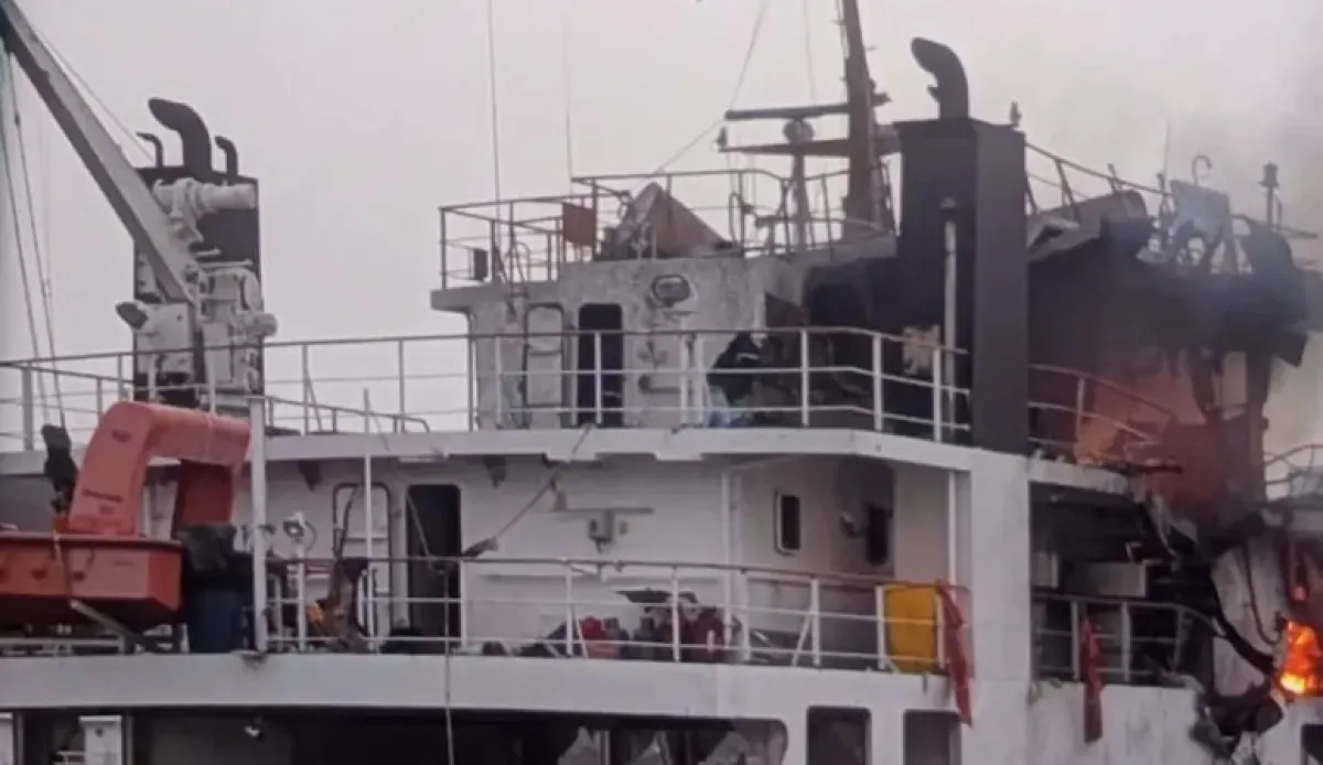 مقتل اثنين وإصابة أربعة من البحرية في عملية إنقاذ سفينة تجارية باليمن