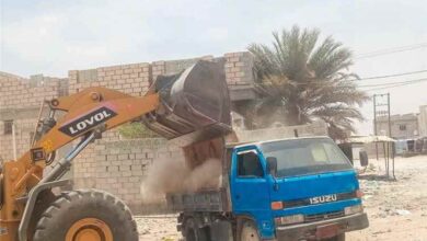 مكتب الأشغال العامة بالشحر يعيد إفتتاح شارع مغلق