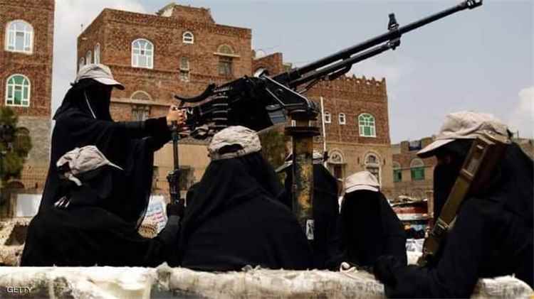 من المداهمات إلى خطوط النار.. الحوثيون يوسّعون مهام «الزينبيات»