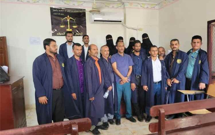 من رحاب المحاكمة الصورية إلى ميادين العدالة.. وقفةُ وفاءٍ مع فضيلة القضاة أبو بكر عبدي ومحمد السناني وصدام الجابري