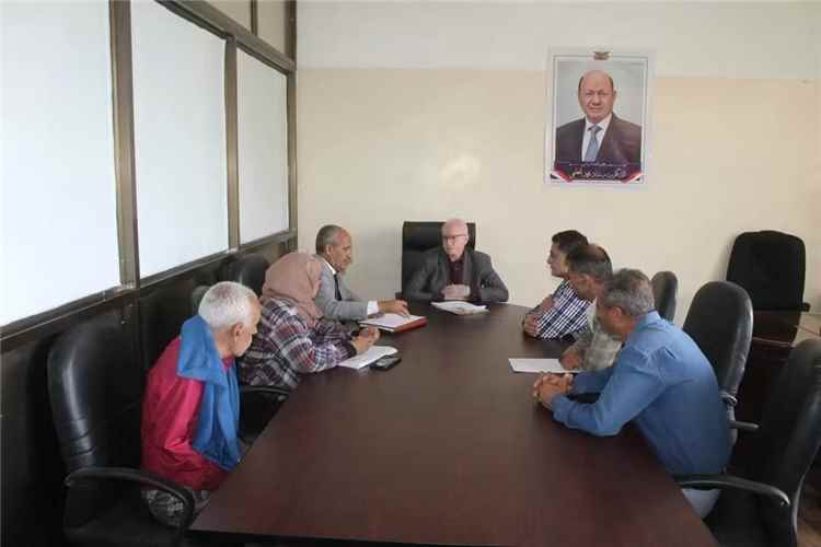 مناقشة أوضاع مكتب الثقافة بتعز واحتياجاته لتفعيل النشاط الثقافي