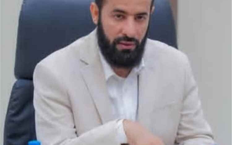 منتسبو جامعة أبين يناشدون محافظ المحافظة: ادعموا الأستاذ قبل أن تخلو القاعات من أساتذتها