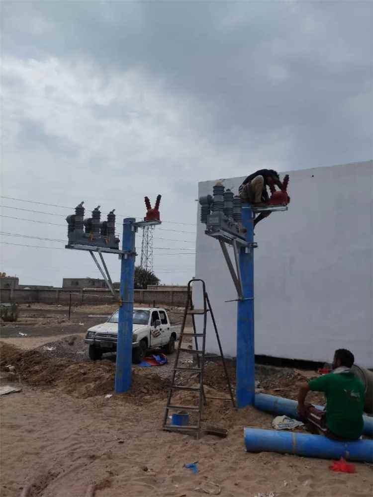 مهندسو كهرباء أبين يشرفون ميدانياً على ربط محطة الطاقة الشمسية بالشبكة الوطنية