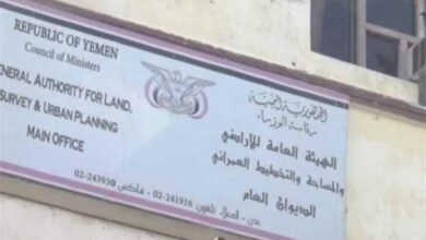 مواطنون: إغلاق مكتبي الإسكان وهيئة الأراضي بعدن يشل المعاملات ويهدد الاستقرار العقاري
