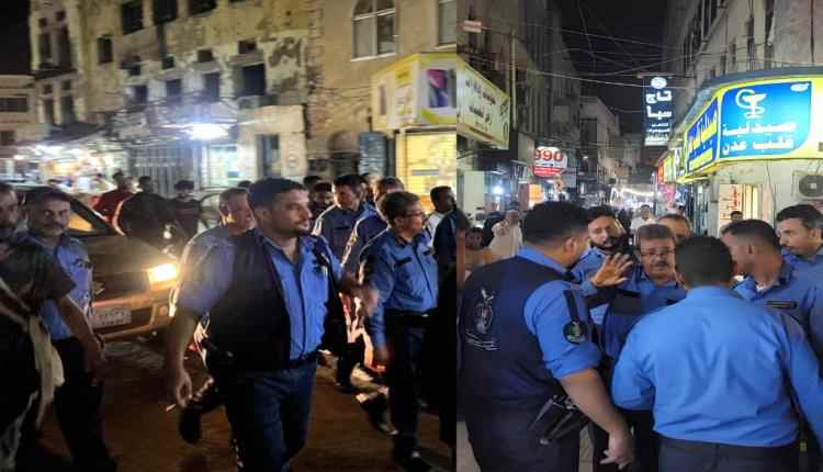 نائب شرطة السير العقيد عادل يقود حملة لإنهاء الفوضى في شوارع صيرة بعدن