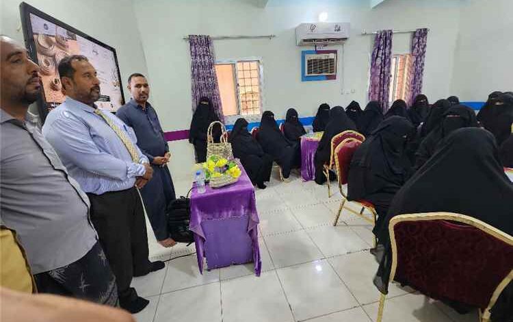 نائب عميد كلية الزراعة بجامعة سيئون ومسؤولو الزراعة والصادرات بتريم يزورون مشروع "إبداع النخيل"