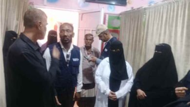 نائب مدير برنامج الأغذية العالمي يتفقد مستشفى الوهط لتقييم خدمات برنامج التغذية