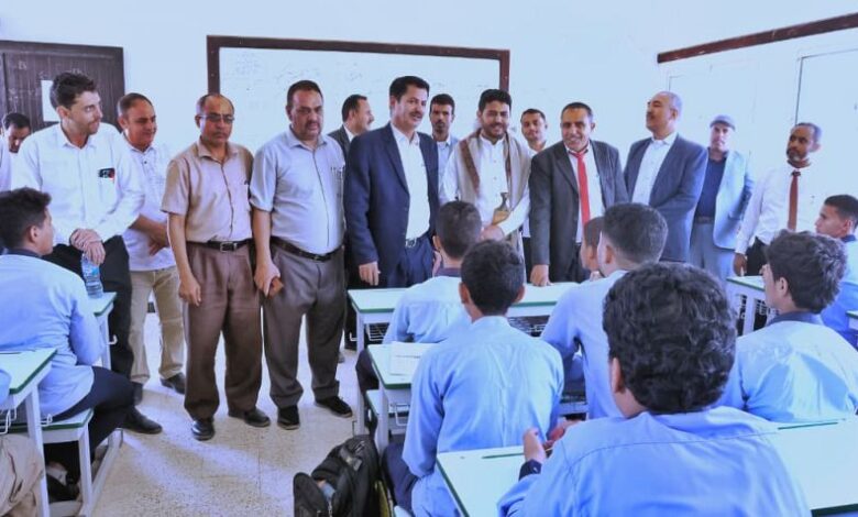 نائب وزير التربية يدشن العام الدراسي الجديد بمدارس محافظة مأرب
