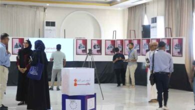 نائب وزير الثقافة يدشن في عدن معرض "أبعد من الحرب بقليل!" ويشيد بدور الشباب في بناء السلام