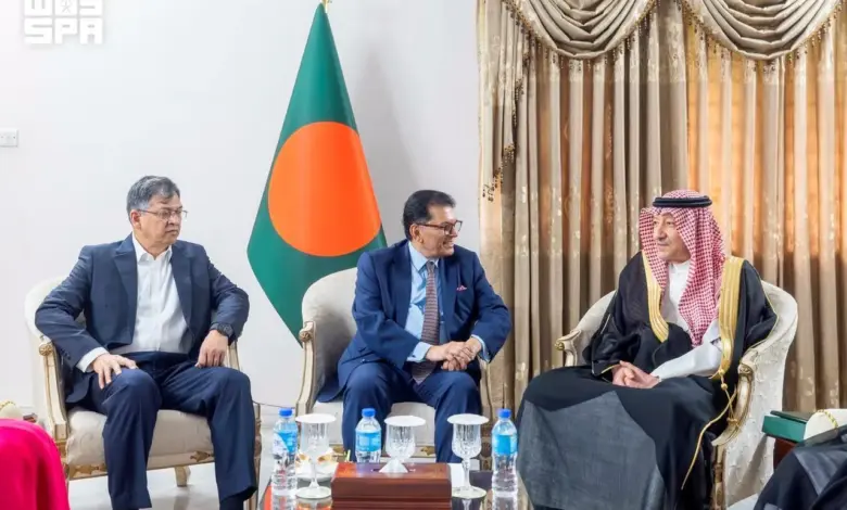 نائب وزير الخارجية الخريجي يلتقي وزيري خارجية بنغلاديش وداخليتها