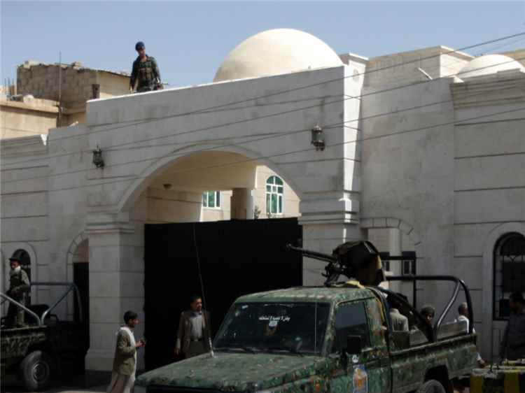 نقابة المحامين تدين الاعتداء على محامٍ داخل مكتب النائب العام الحوثي بصنعاء