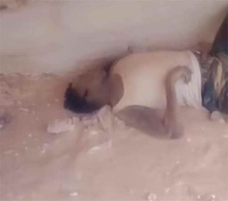 نهاية مأساوية لمهاجر افريقي في صحراء المهرة