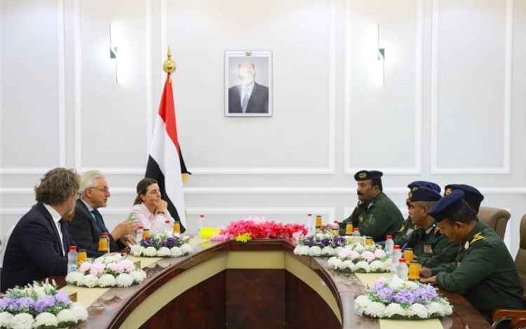وزارة الداخلية تبحث مع فريق الخبراء التابع للاتحاد الأوروبي أوجه التعاون المشترك