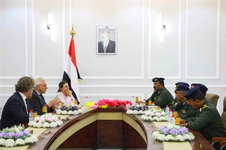 وزارة الداخلية تبحث مع فريق الخبراء التابع للاتحاد الأوروبي أوجه التعاون المشترك