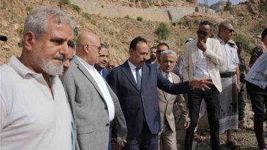 وزير الأشغال ومحافظ تعز يتفقدان الأعمال الختامية لمشروع إعادة تأهيل وصيانة طريق هيجة العبد الرابط بين تعز ولحج