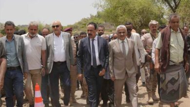 وزير الأشغال ومحافظ تعز يدشنان مشروع صيانة وإعادة تأهيل طريق النشمة – حوبان قدس بطول 26 كم.