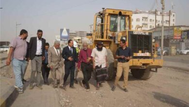 وزير الأشغال يدشن مشروع صيانة وتأهيل خط كورنيش المحافظ بعدن