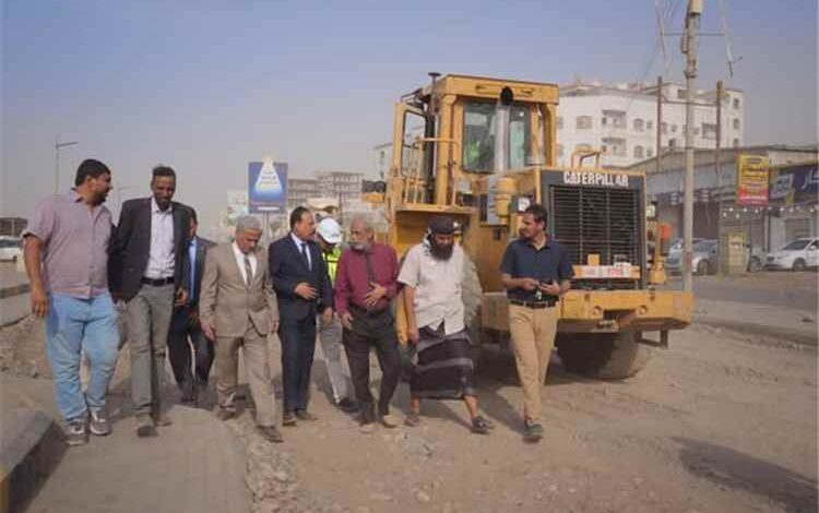 وزير الأشغال يدشن مشروع صيانة وتأهيل خط كورنيش المحافظ في المنصورة