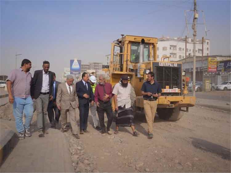 وزير الأشغال يدشن مشروع صيانة وتأهيل خط كورنيش المحافظ في المنصورة