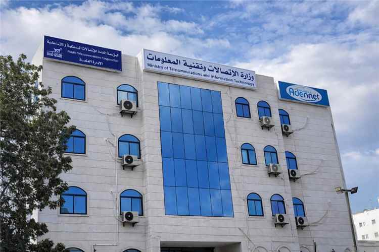 وزير الاتصالات يوجّه برفع الجاهزية لمواجهة أي محاولات لقطع خدمات الاتصالات في المناطق المحررة