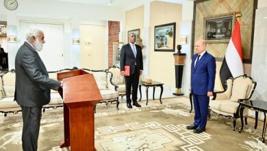 وزير التخطيط والتعاون الدولي يؤدي اليمين الدستورية أمام رئيس مجلس القيادة الرئاسي