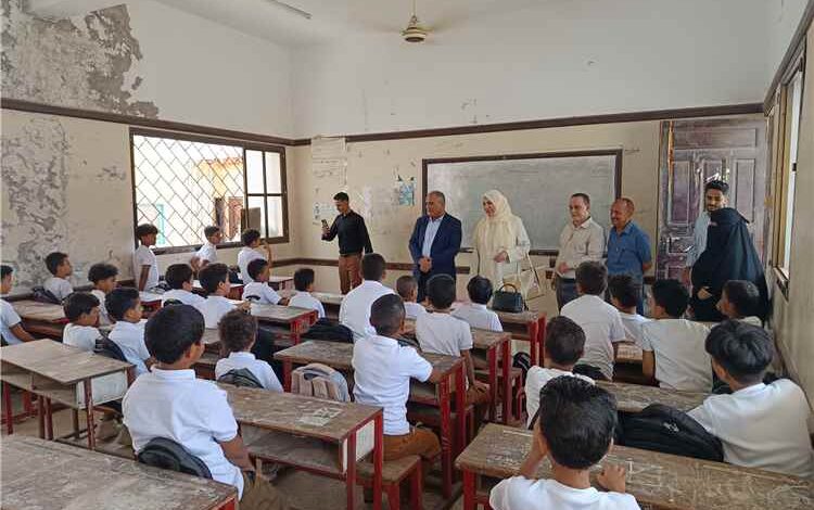 وزير التربية وعشيش يتفقدان انطلاق العام الدراسي الجديد في مدارس عدن