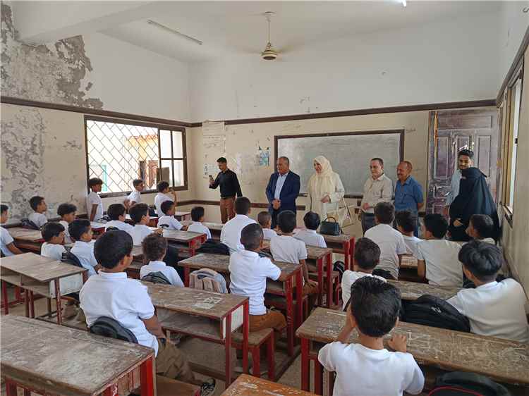 وزير التربية وعشيش يتفقدان انطلاق العام الدراسي الجديد في مدارس عدن