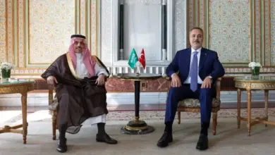 وزير الخارجية الأمير فيصل بن فرحان يلتقي نظيره التركي في إسطنبول