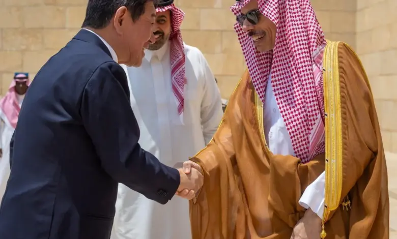 وزير الخارجية يعقد مع نظيره الياباني جلسة الحوار الإستراتيجي الثالثة في الرياض