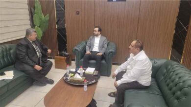 وزير الخدمة المدنية والتأمينات يلتقي الأمين العام لجامعة المهرة لمناقشة استكمال إجراءات فتاوى التوظيف والتسويات
