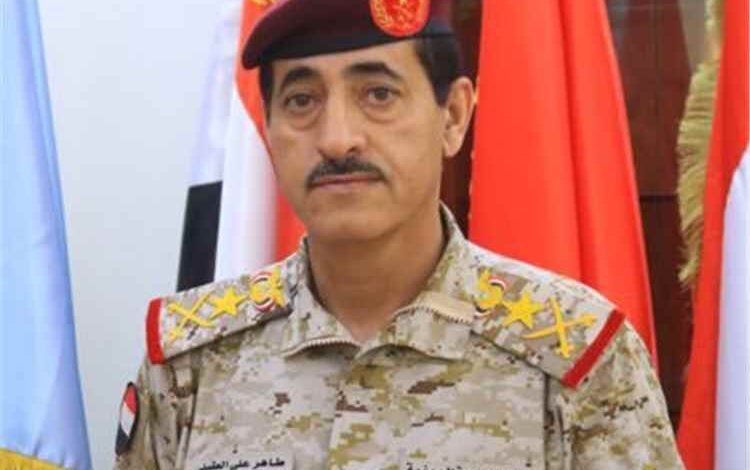 وزير الدفاع يوضح أسباب تأخر مرتبات أبريل ويكشف رفض قادة عسكريين الالتزام بآلية الصرف الجديدة