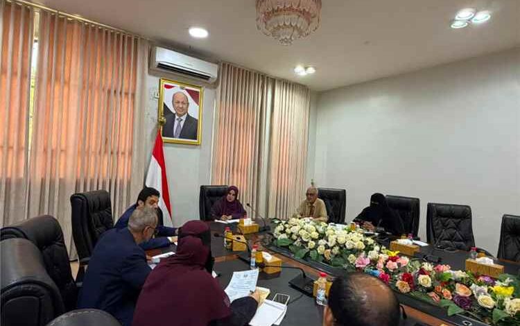 وزير الدولة لشؤون المرأة تلتقي وفداً من الأمانة العامة لمجلس الوزراء لمناقشة أولويات الحكومة للعام 2026