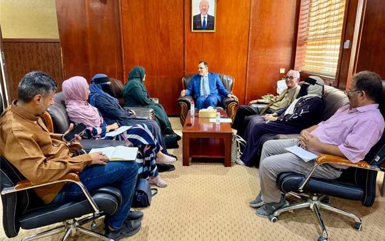 وزير الدولة لشؤون المرأة تناقش مع وزير الزراعة والثروة السمكية أهمية تمكين المرأة في القطاعين الزراعي والسمكي