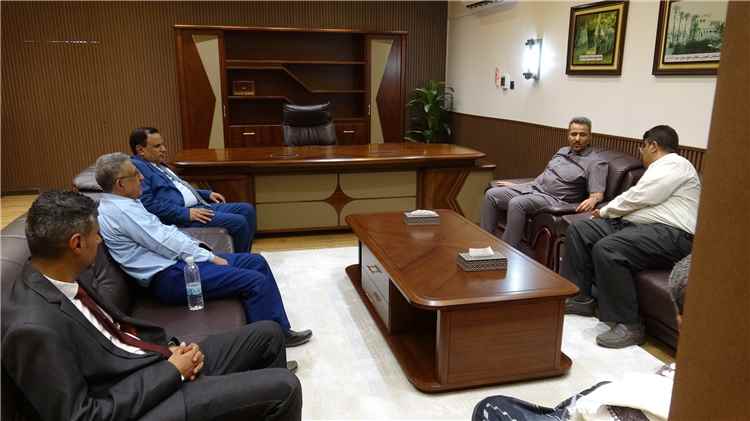 وزير الزراعة ومحافظ لحج يعقدان اجتماعًا ويتفقدان مبنى مكتب الزراعة بالمحافظة