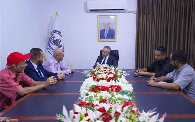 وزير الشؤون الاجتماعية والعمل يناقش سبل تطوير وتوسيع أنشطة جمعية يافع الخيرية