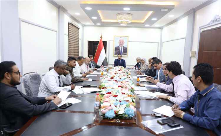 وزير الشباب والرياضة يناقش مع الأمانة العامة لمجلس الوزراء مستوى تنفيذ خطة الوزارة وبرنامجها للعام 2026