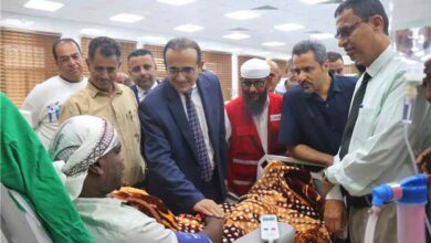 وزير الصحة ومحافظ لحج يدشِّنان مركز الغسيل الكلوي بمستشفى (ابن خلدون) العام بالحَوطَة بدعم قطري