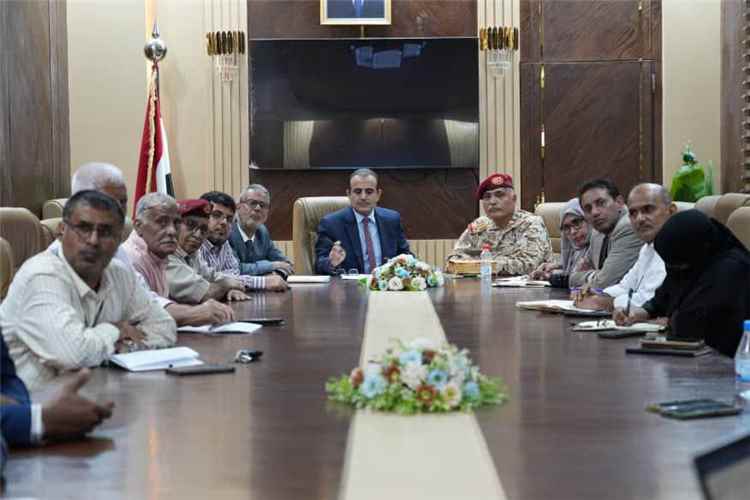 المشهد اليمني - وزير الصحة يرأس اجتماع لجنة طوارئ غرفة العمليات المركزية ويوجه برفع جاهزية القطاع الصحي