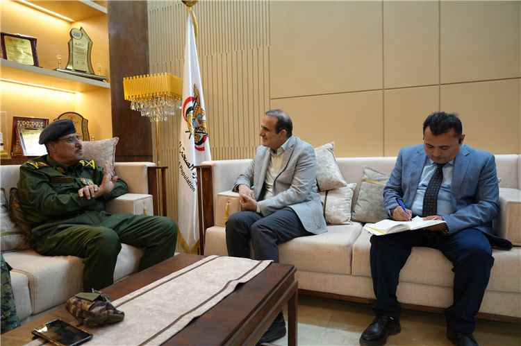 وزير الصحة يناقش مع رئيس مصلحة التأهيل والإصلاح تعزيز الخدمات الصحية للنزلاء ويوجه بتوفير الأدوية المتاحة