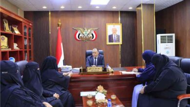 وزير الصناعة والتجارة يطلع على تحضيرات المؤتمر الأول للرائدات بحضرموت