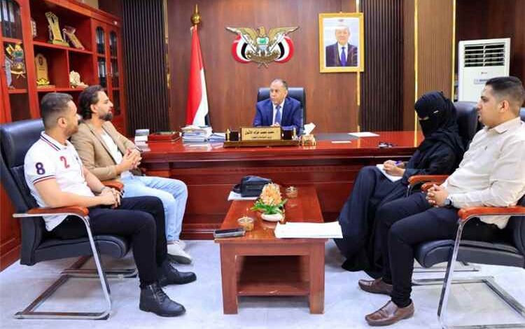 وزير الصناعة يبحث مع منظمة أوكسفام توسيع الشراكة لتمكين الشباب ودعم رواد الأعمال والمشاريع الناشئة