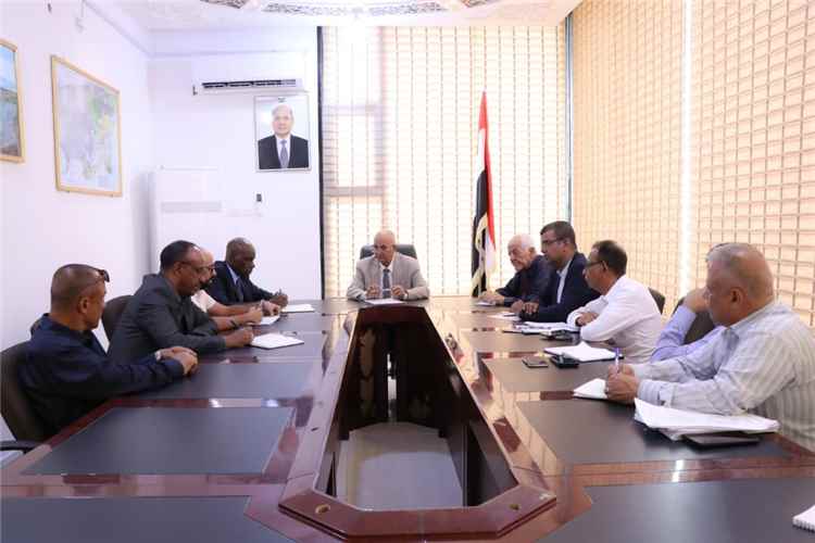 وزير المياه والبيئة يبحث مع الفاو تعزيز التعاون في القطاعين المائي والبيئي