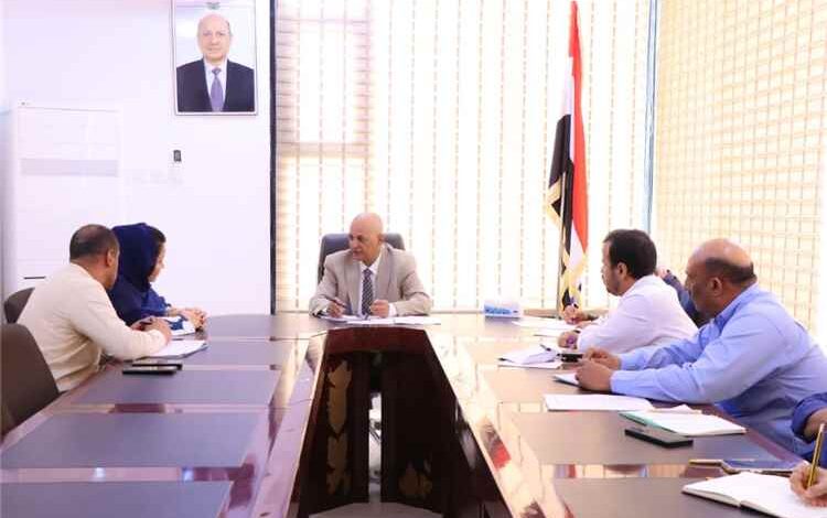وزير المياه والبيئة يبحث مع اليونبس المشاريع المنفذة في عدد من المحافظات