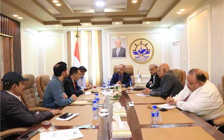 وزير النقل يترأس اجتماع لمناقشة أوضاع ميناء الوديعة البري ويؤكد ضرورة تنظيم العمل وتسهيل حركة المسافرين والشاحنات