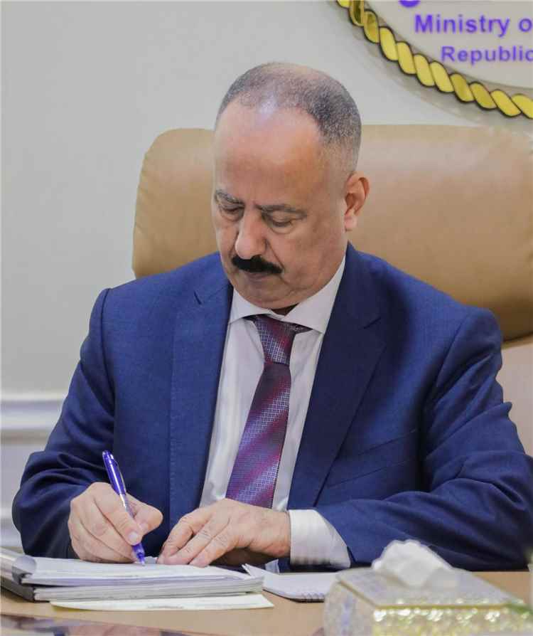 وزير النقل يصدر أربعة قرارات تكليف في قطاع الطيران المدني والأرصاد