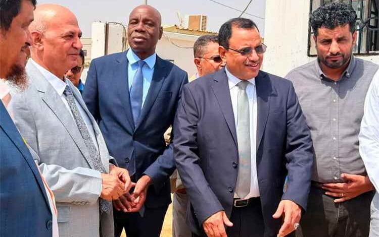 وزيرا الزراعة والمياه يتفقدان سير العمل في مشروع تأهيل المركز والمختبر البيطري بالغيضة